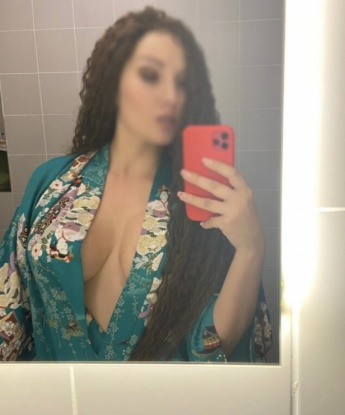 Сочная и раскрепощенная красотка готова исполнить твои самые сокровенные желания. Обещаю, в моей компании ты позабудешь обо всех заботах и окунешься в мир удовольствия и страсти. Твой отдых - в моих нежных руках! 5588, 27 лет