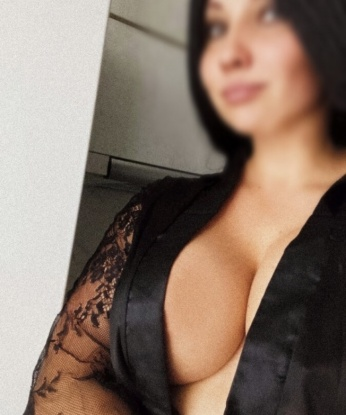 Сочная и раскрепощенная красотка готова исполнить твои самые сокровенные желания. Обещаю, в моей компании ты позабудешь обо всех заботах и окунешься в мир удовольствия и страсти. Твой отдых - в моих нежных руках! 5588, 27 лет